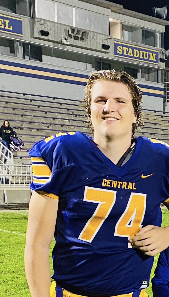 Who are the top offensive linemen in the 2023 class?