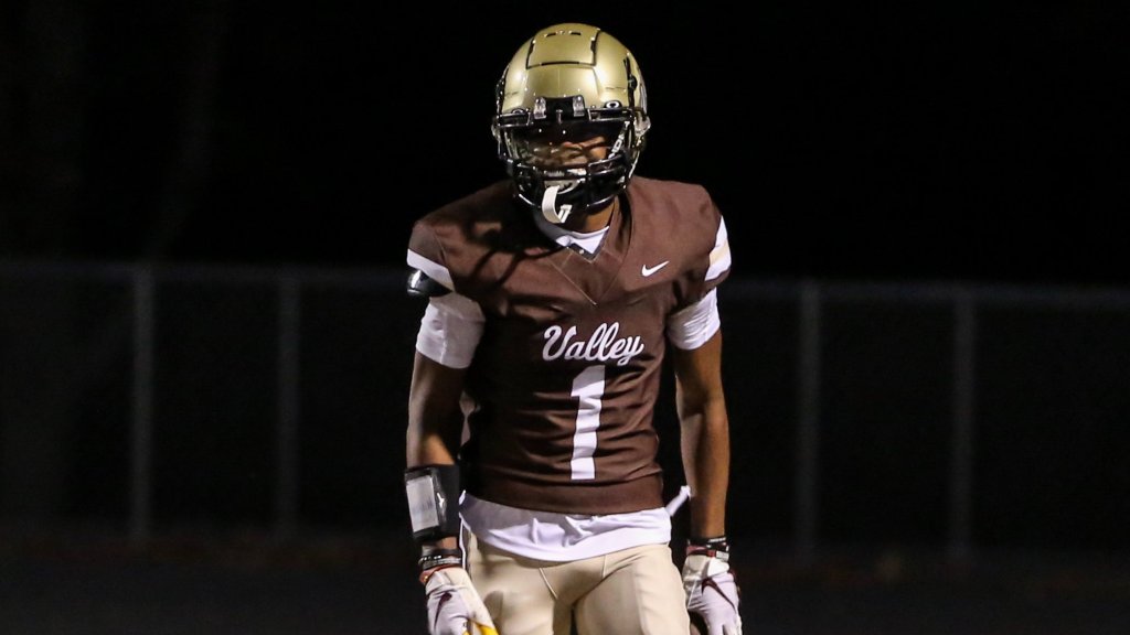 Apple Valley&#8217;s Electric WR Q Barnslater Commits to NDSU