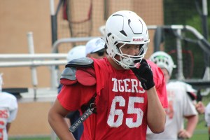 Five Elite 2027 Offensive Line Prospects