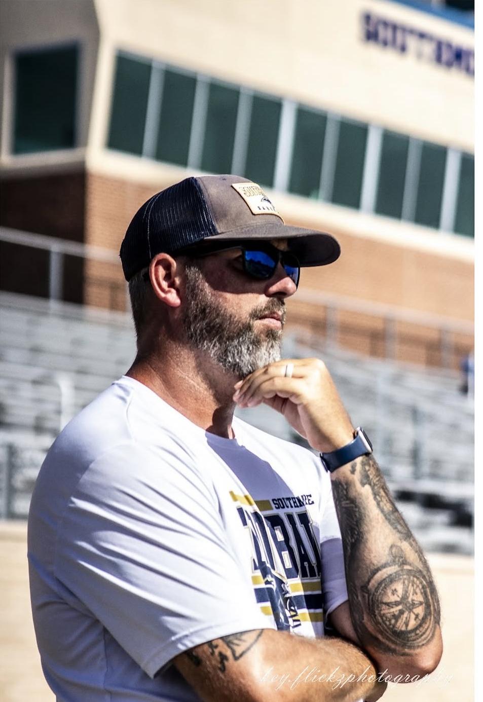 Headshot of Greg Hayes